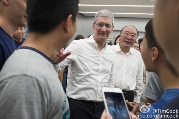 執(zhí)掌蘋果5年，庫(kù)克從喬布斯陰影中走出了嗎？